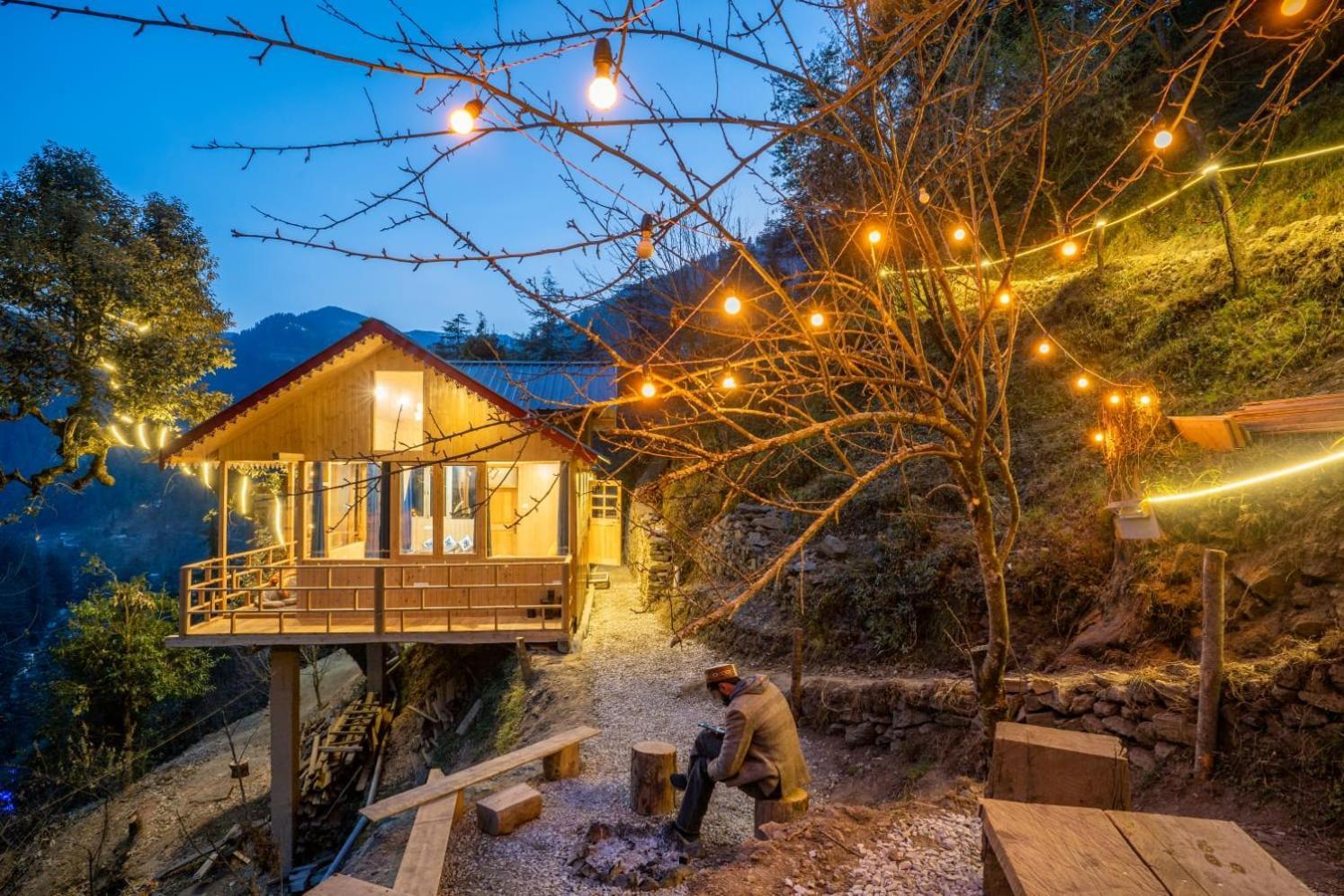 Villa Into The Woods Treehouse Jibhi Exterior foto