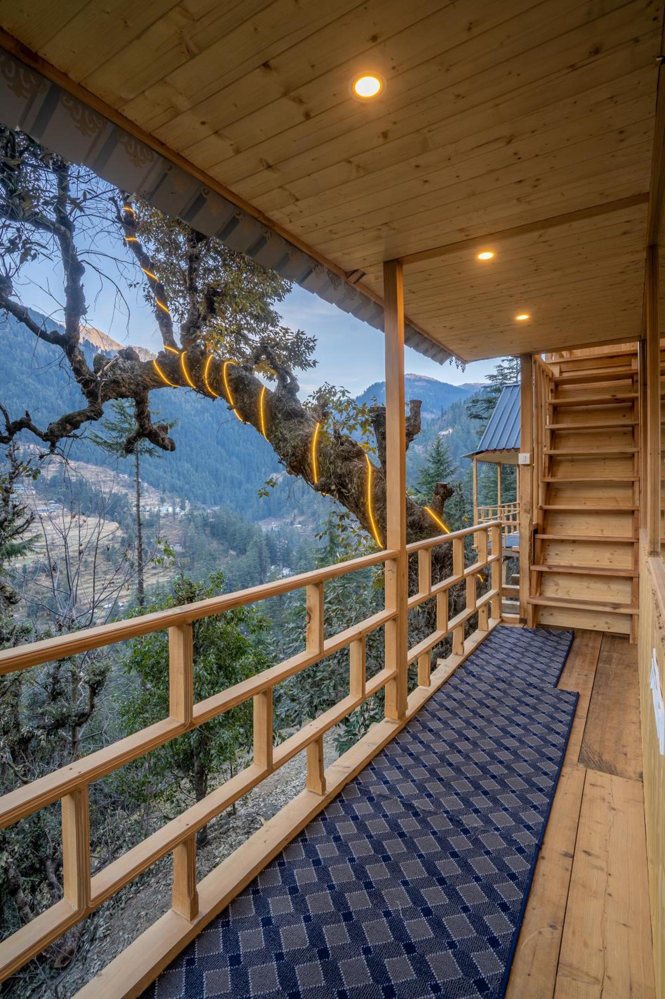 Villa Into The Woods Treehouse Jibhi Exterior foto